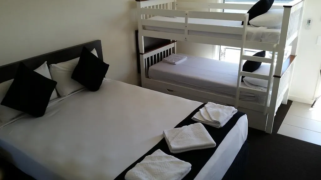 Dooleys Tavern And Motel Capella