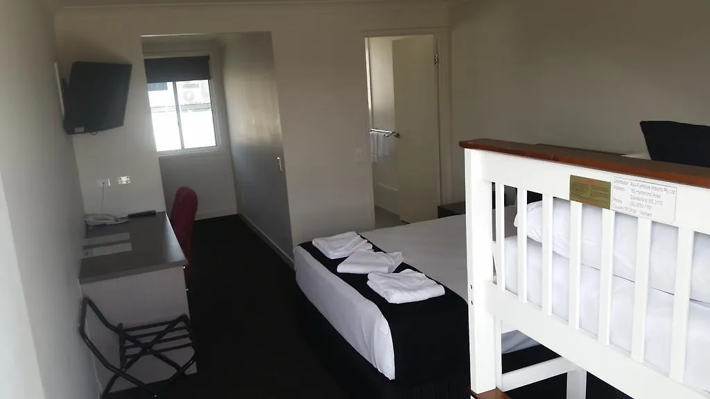 Dooleys Tavern And Motel Capella