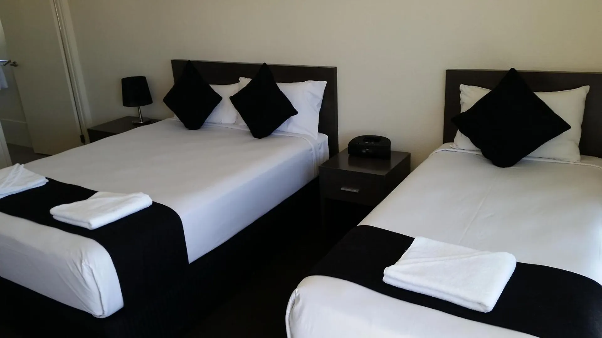 Dooleys Tavern And Motel Capella 4*,  Australia