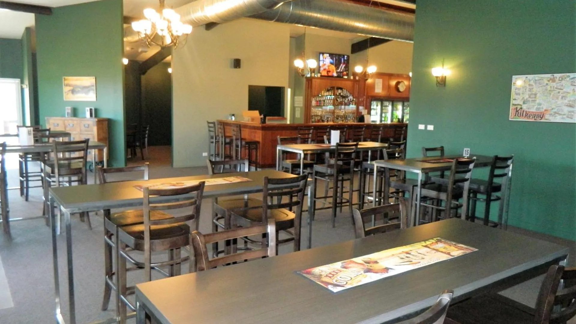 ****  Dooleys Tavern And Motel Capella Australia
