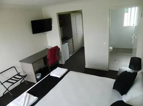 Dooleys Tavern And Motel Capella
