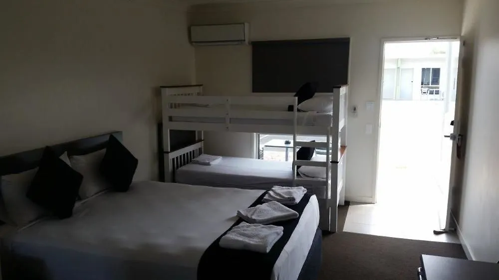 Dooleys Tavern And Motel Capella 4*,  Australia