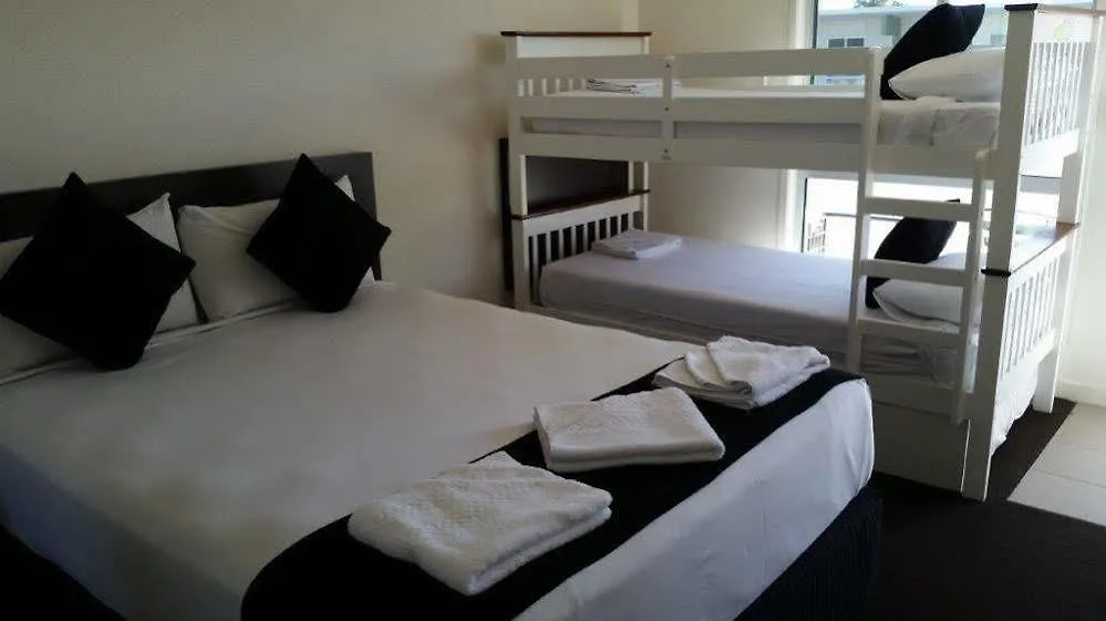 Dooleys Tavern And Motel Capella Australia